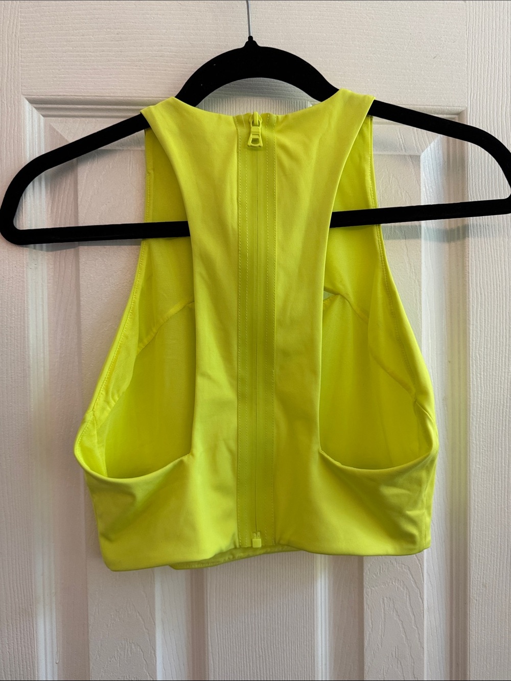 ALICE AND OLIVIA Floria Cutout Crop Tank Neon Keylime Athletic Workout Top Small - Picture 5 of 8